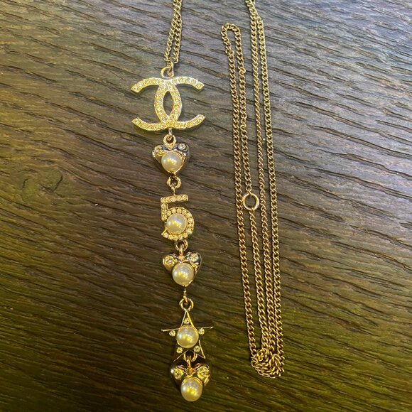 CHANEL NECKLACE with pendant charms - Picture 6 of 6